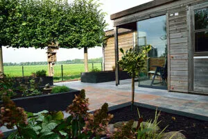 Drone-opname van een aangelegde tuin